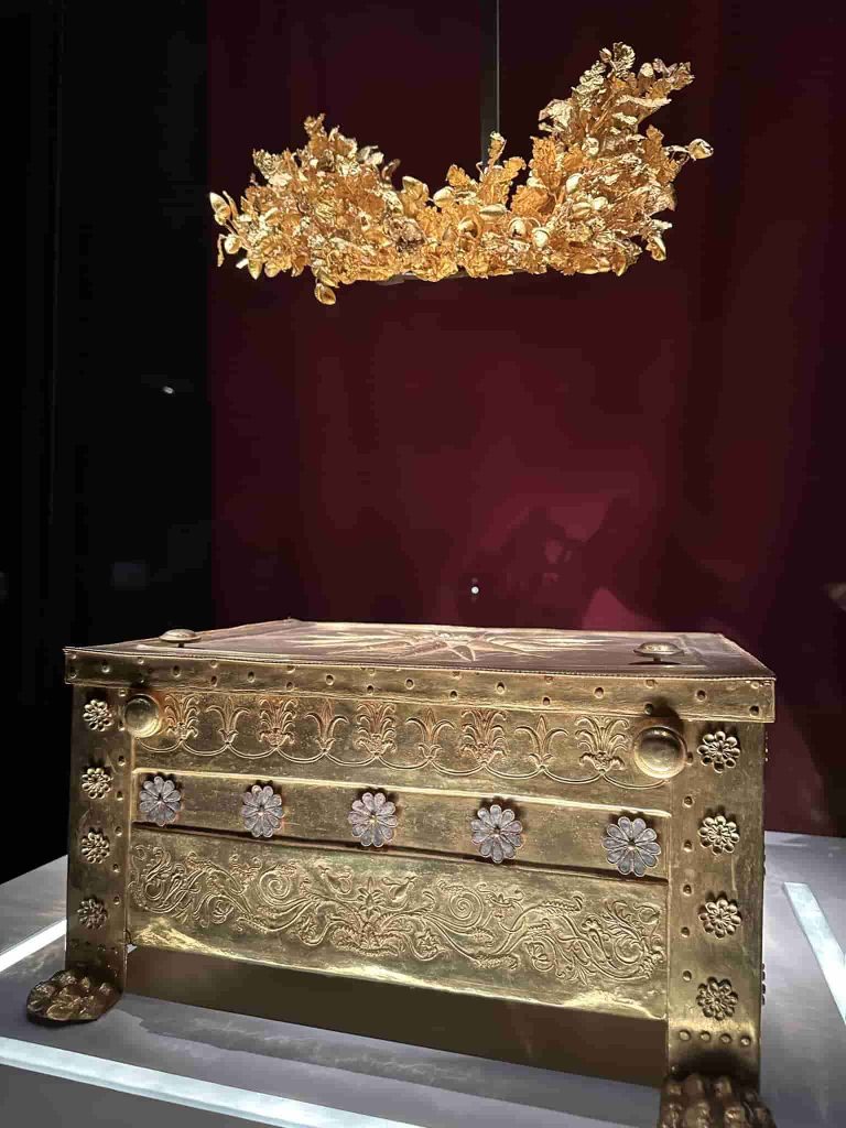 A complete guide for visiting the new Museum of AIGAI and the Royal tombs in Vergina