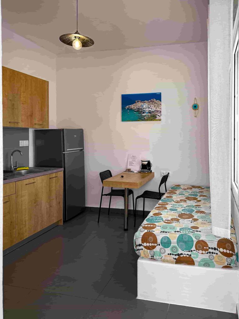 Affordable hotels Milos - Adamantas Tzokas apartments